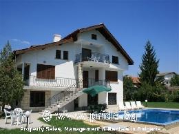 Huge family villa with gardens and pool - excellent rental potential - ID 1114